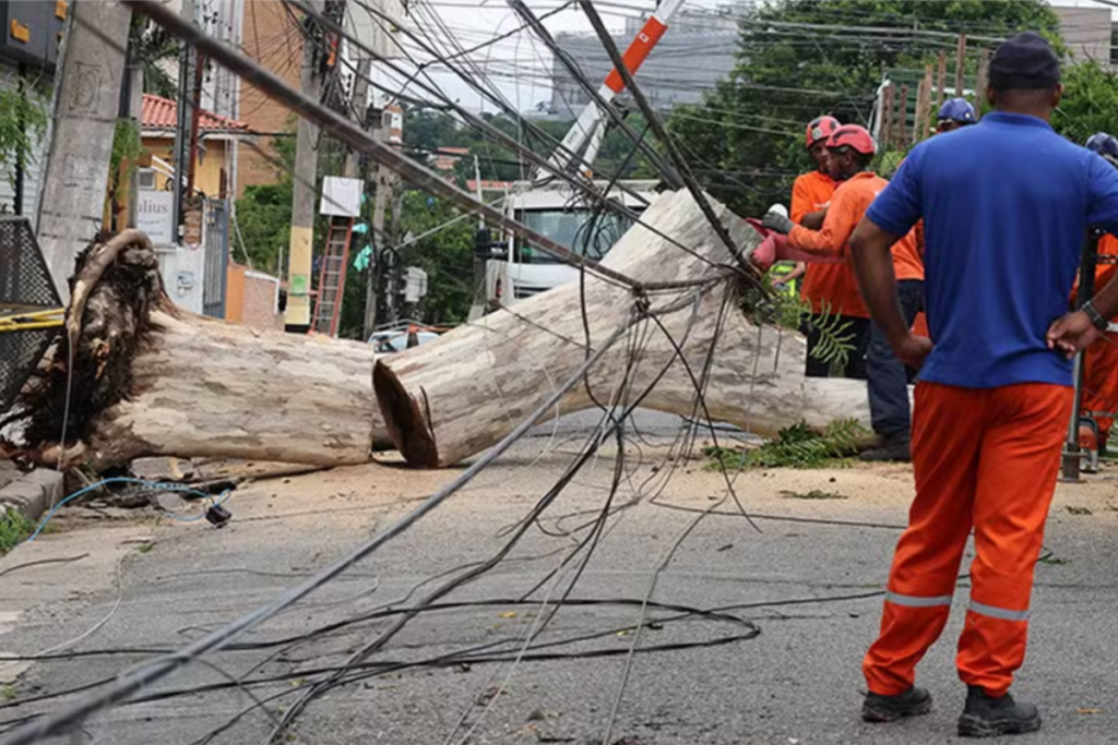 Apagões mais frequentes em SP vão encarecer cobertura de seguro por falta de energia?